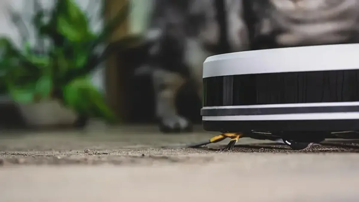 Aldatıldığını robot süpürgeden öğrendi! Gerçeği öğrenmek için yaptığı hamle başına iş açtı