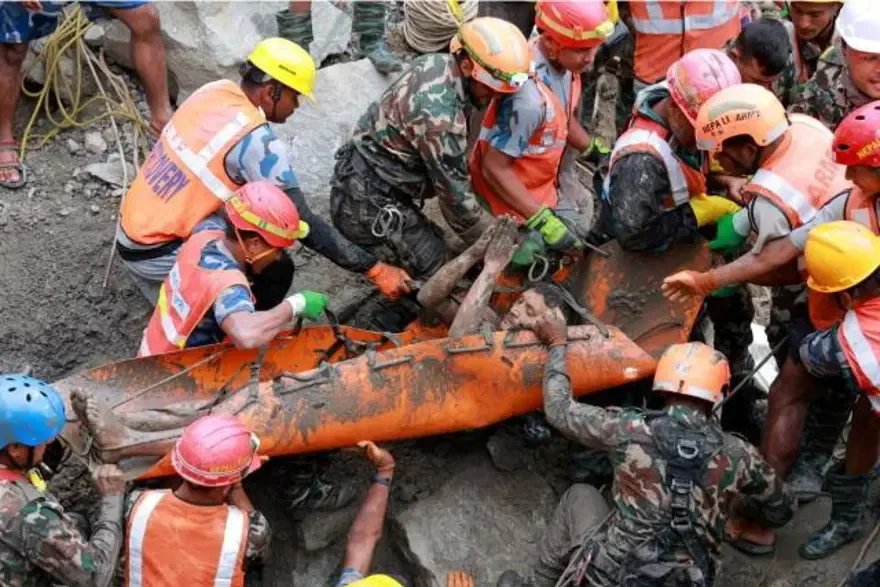 Heyelan vurdu, tünel haritadan silindi. 9 gün sonra dağın 60 metre içinde bulundular