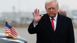 Trump gizlice uçak değiştirirken iki kabine üyesini Air Force One'da bırakmış