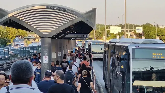Siber dolandırıcılardan ‘İstanbul kart’ tuzağı: Vatandaşı milyonlarca lira dolandırdılar! Meğer İBB resmi s...