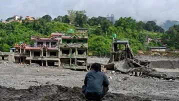 Morglarda yer kalmadı: Nepal'de cesetler isimsiz gömülüyor