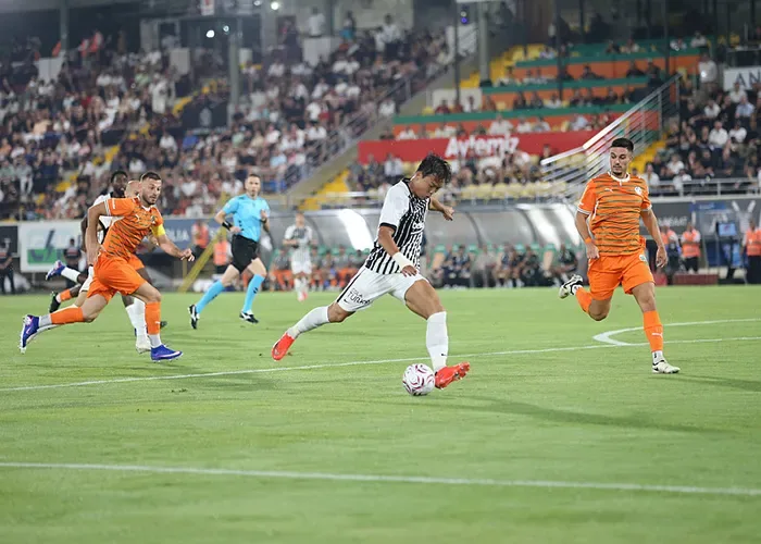 Beşiktaş, Alanyaspor deplasmanında mağlup oldu
