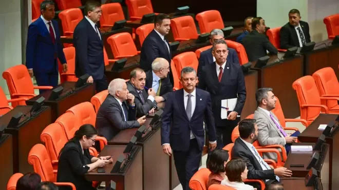 Özgür Özel'den çerçeve yasa açıklaması: Endişeyi de çözüm iradesini de ortaya koyduk