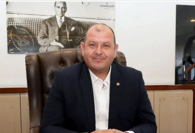 Menderes Belediyesi'nde AKP Adayı Seçildi, Seçim Sırasında Kavga Çıktı