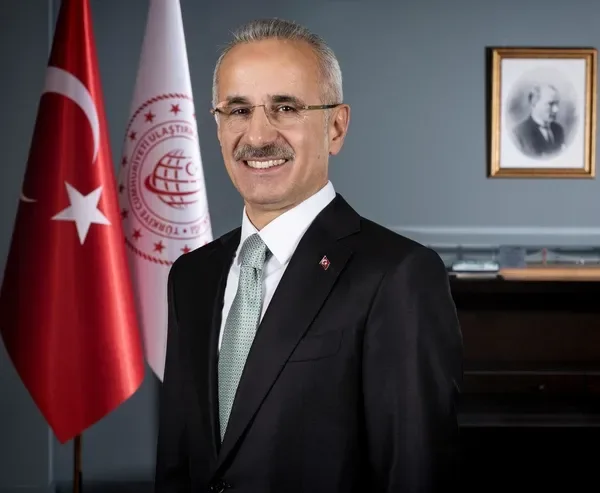 Bakan Uraloğlu tarih verdi: Trabzon Raylı Sistem Hattı için geri sayım! İlk kazma 1 Eylül’de vurulacak