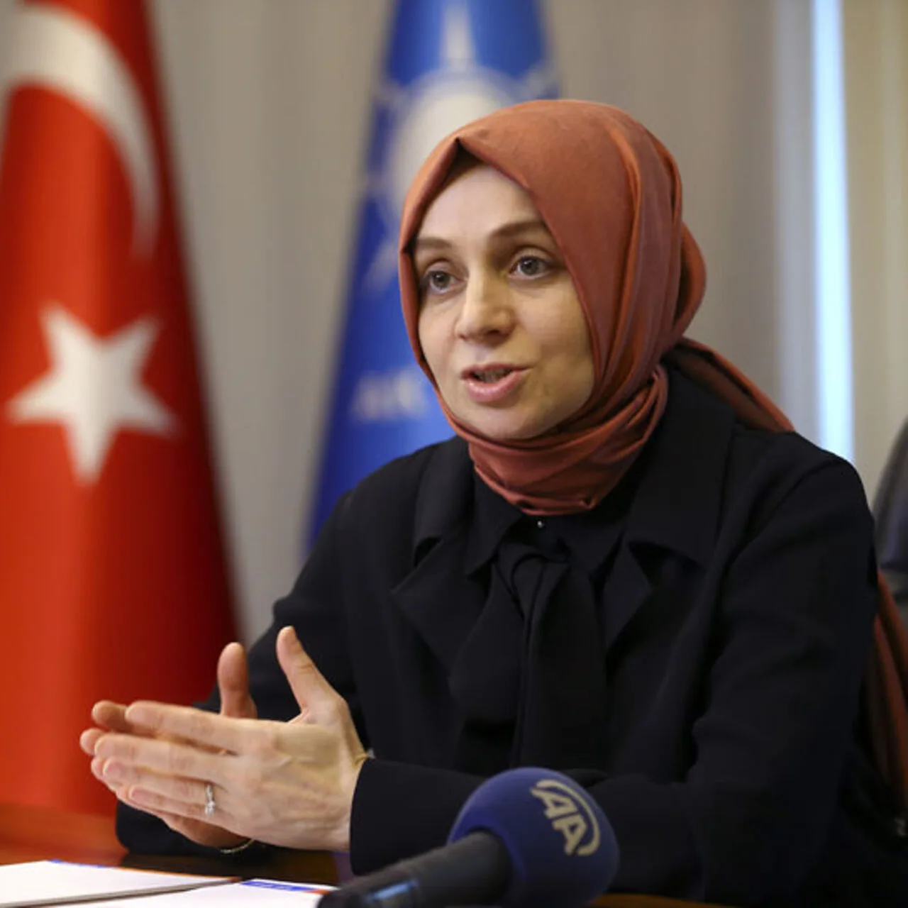 AK Parti'den Suriyeli Sığınmacılarla İlgili Broşür Hazırlandı