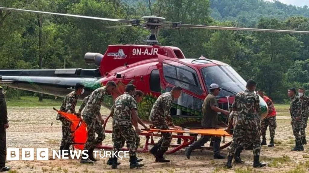Nepal'deki selin ardından bir hidroelektrik santrali tünelinden iki kişi kurtarıldı