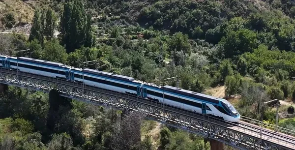 Yerli ve milli trenimizden hız rekoru… Milli elektrikli hızlı tren saatte 250 kilometreye ulaştı