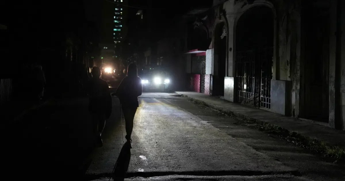 Küba'da elektrik şebekesi çöktü, beş eyalet karanlıkta kaldı