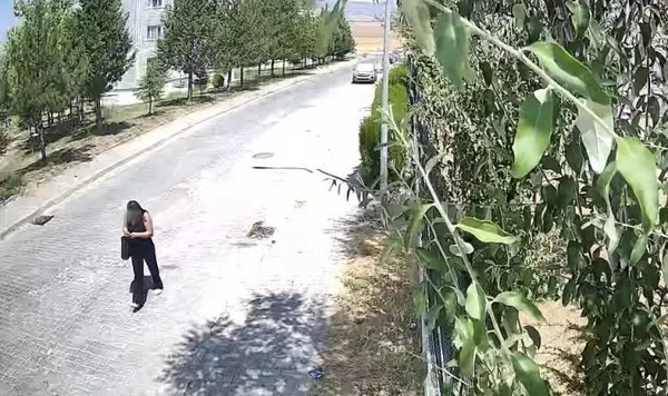 Eskişehir’de 'savcıyım' yalanıyla eve kadar girdi! Minik torun dedesini dolandırıcıların ağından böyle kurt...