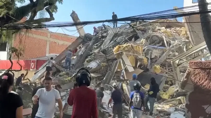 Kolombiya'yı 7.4'lük deprem vurdu