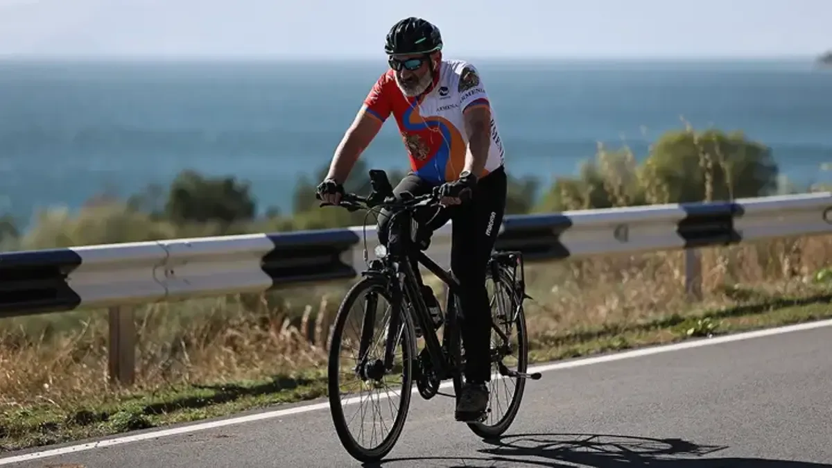 Ermenistan Başbakanı Paşinyan'dan sabah sporu! '31 km pedal çevirdi'