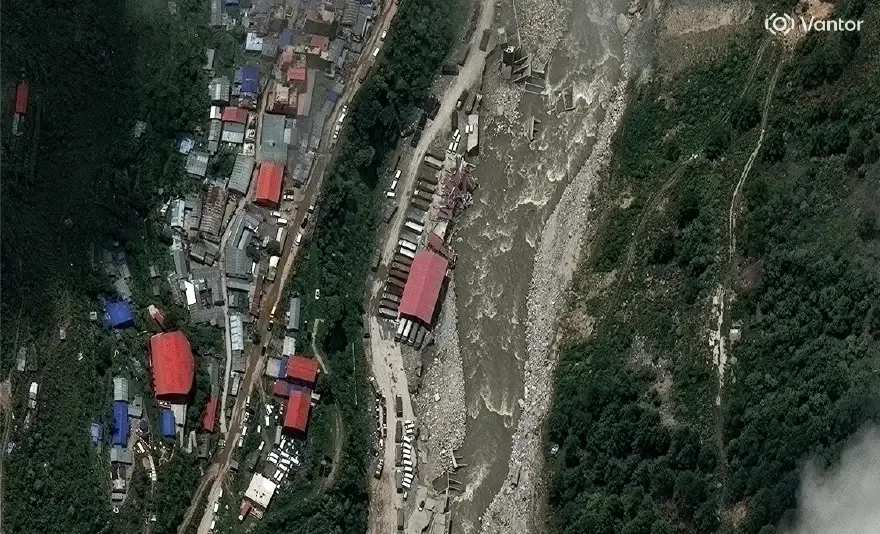 Nepal'de zamana karşı yarış. "93 bin kişi etkilenmiş olabilir"