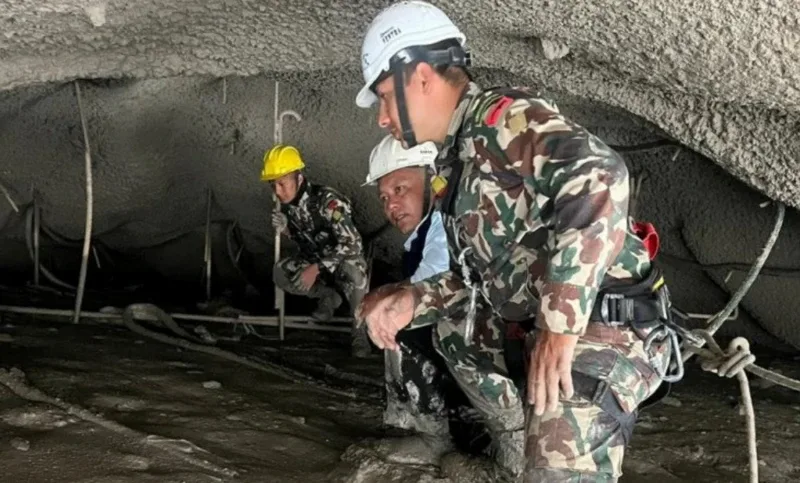 Nepal'deki selin ardından bir hidroelektrik santrali tünelinden iki kişi kurtarıldı