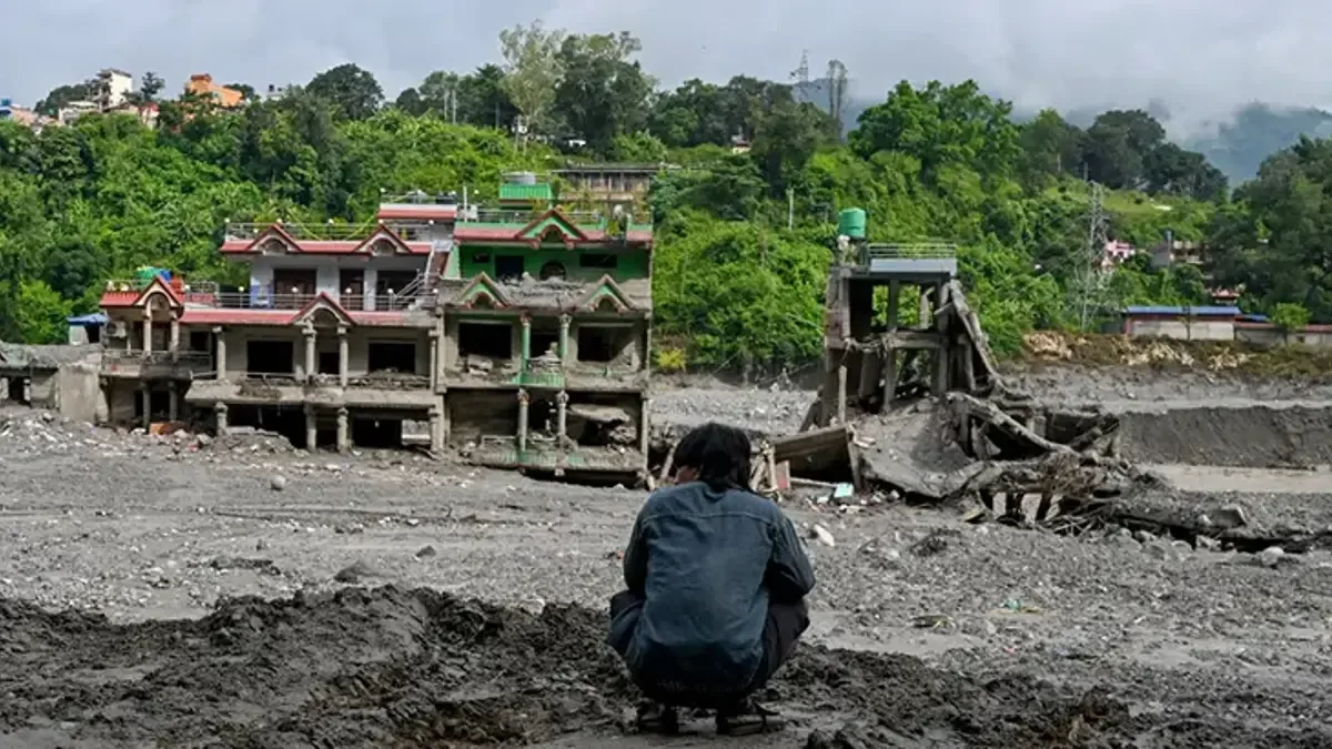 SON DAKİKA HABERLER: Nepal'deki selde son durum! Can kaybı 900'ü aştı
