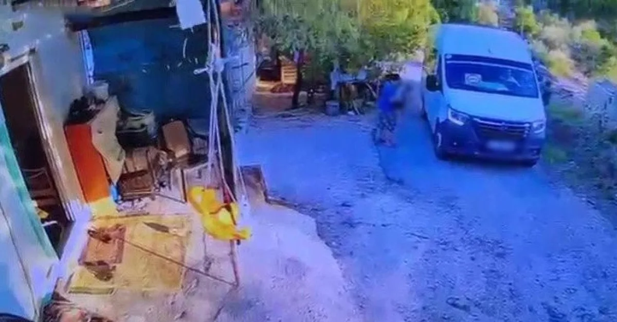 Babasının kullandığı minibüsün çarptığı çocuk öldü