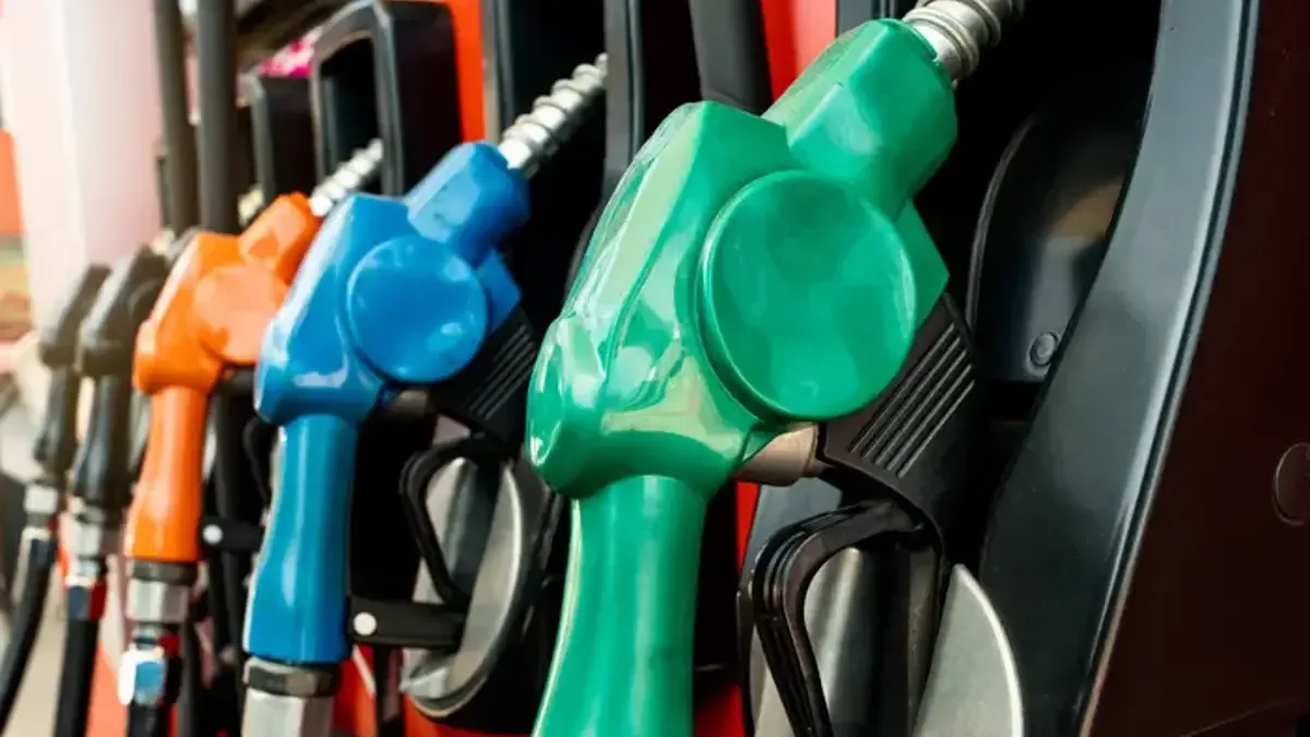 BENZİNE ZAM 24 AĞUSTOS: Motorine (mazota) zam var mı, indirim gelecek mi? Benzine ne kadar zam gelecek, kaç...