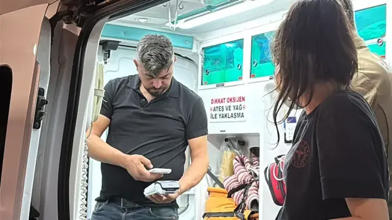 Direksiyonda sızdı, hesap ambulansa geldi! 11 kat alkollü sürücünün ilginç gecesi