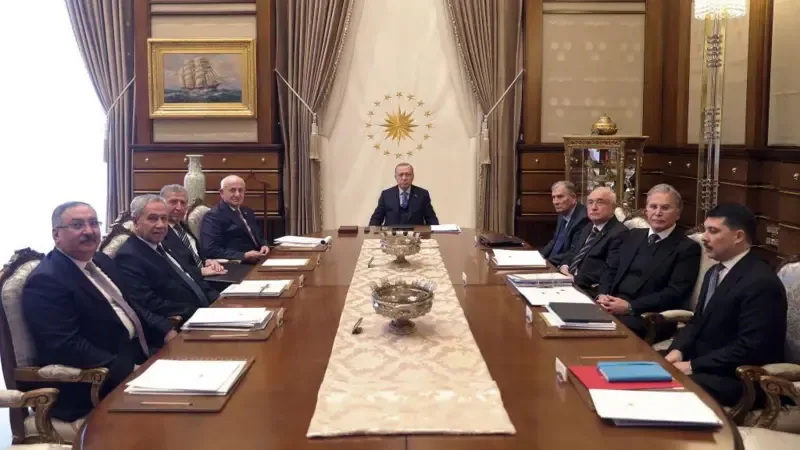 Bülent Arınç'ın gözünden AKP'nin 25 yılı: 'Sistemi düzeltin, ehliyete, liyakate, istişareye önem verin'