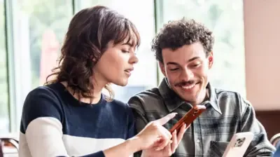 Yayıncılardan ret aldı ve 500 kopya bastığı kitabıyla Netflix'e uzandı