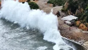 Dolphin Tayfunu Çin'i etkisi altına aldı. Hubei'yi sel bastı, Pekin alarmda