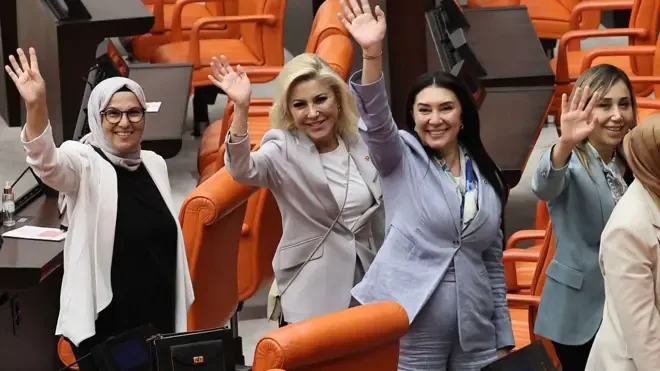 PKK'nın silah bırakmasını takip edecek kurul ilk kez toplanıyor