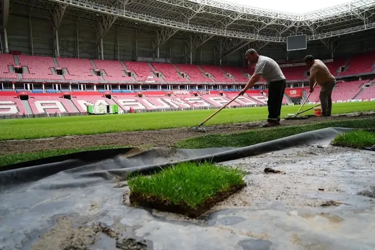 Samsunspor'un 19 Mayıs Stadyumu'nun zemini yenileniyor