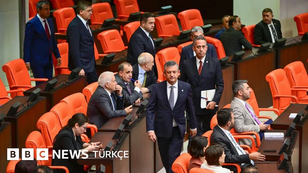 'Hayır' oyu kullandığını açıklayan Yeni Parti milletvekilleri kimler?