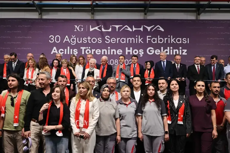 Zafer Bayramı'nda dev açılış: 8 milyar liralık seramik fabrikası üretime başladı
