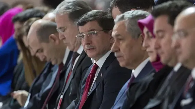 Bülent Arınç'ın gözünden AKP'nin 25 yılı: 'Sistemi düzeltin, ehliyete, liyakate, istişareye önem verin'