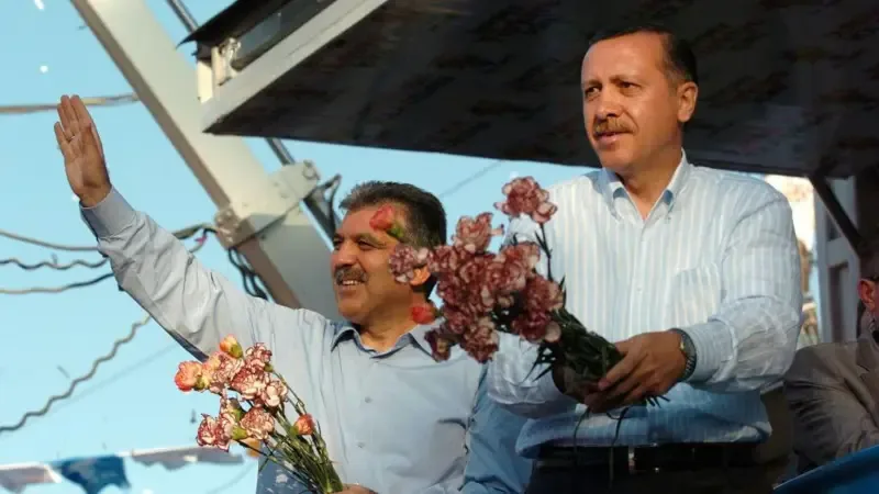 Bülent Arınç'ın gözünden AKP'nin 25 yılı: 'Sistemi düzeltin, ehliyete, liyakate, istişareye önem verin'
