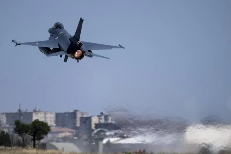 NATO hava sahasında İHA alarmı. Türk jetleri havalandı