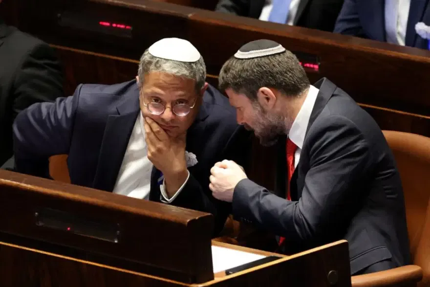 Askerlik krizi Netanyahu'nun ortağını baraj altına itti