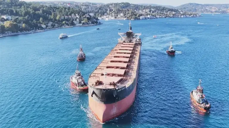 Rusya'da yoğun İHA saldırısına uğramıştı! O gemi İstanbul Boğazı'ndan böyle geçti