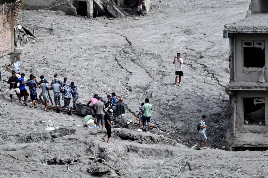 Nepal'i vuran felaketin arkasında ne var? Uzmanlar 3 riske dikkat çekti