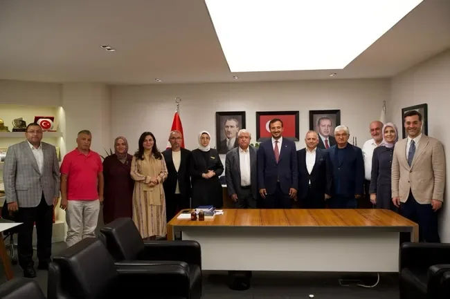 Üsküdar Belediyesi'nde seçim öncesi büyük şok! 4 meclis üyesi CHP'den AK Parti'ye geçti