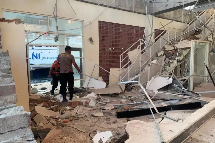 Endonezya'da 12 bin 800 kişi evlerini terk etmek zorunda kaldı