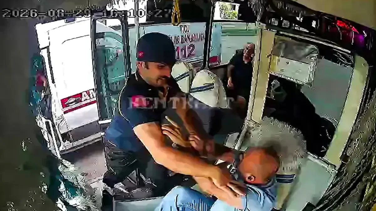 Adana'da yol kavgası: Ambulans şoförü, halk otobüsü şoförüne saldırdı