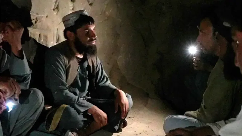 Boşanma, akıllı telefonlar ve kısıtlamalar: BBC, Taliban'ın Afganistan'ı nasıl yönettiğine tanıklık etti