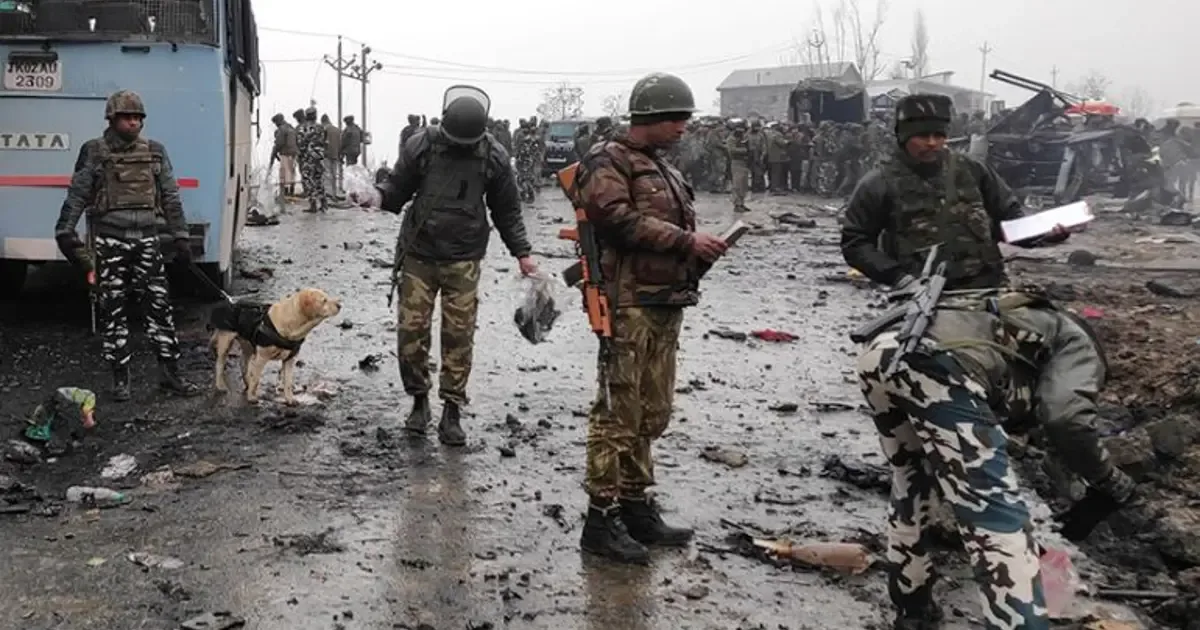 Pakistan'da Karakola İntihar Saldırısı: 17 Kişi Hayatını Kaybetti