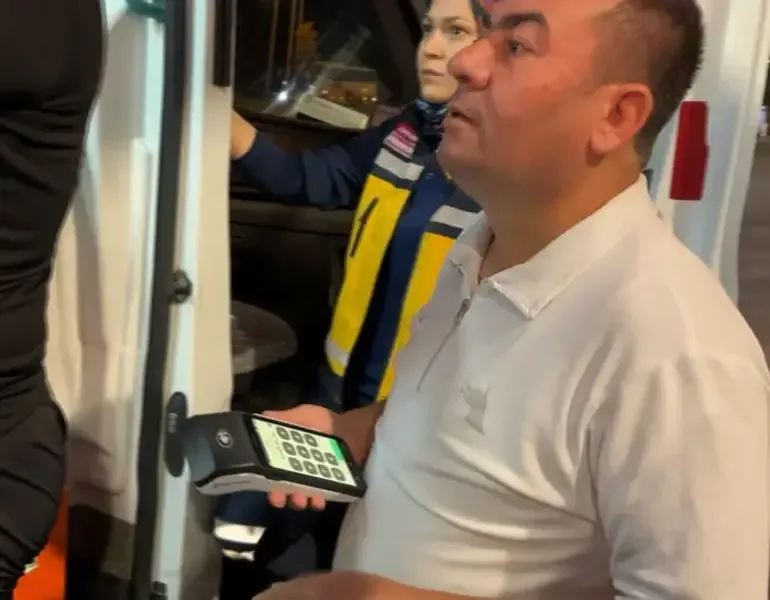 Direksiyonda sızdı, hesap ambulansa geldi! 11 kat alkollü sürücünün ilginç gecesi