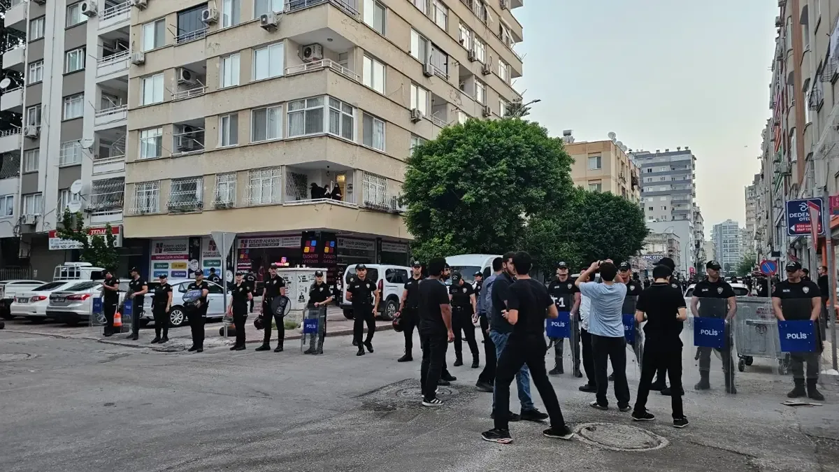 Furkan Vakfı'na operasyon: Alparslan Kuytul'un evinde polis arama yapıyor!