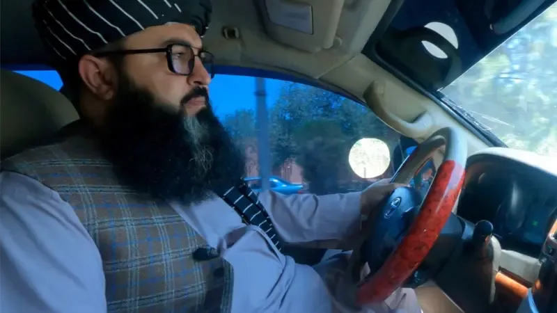 Boşanma, akıllı telefonlar ve kısıtlamalar: BBC, Taliban'ın Afganistan'ı nasıl yönettiğine tanıklık etti