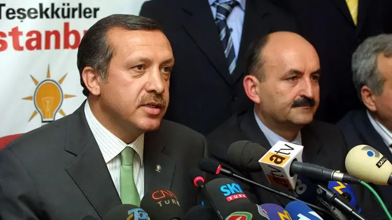 Bülent Arınç'ın gözünden AKP'nin 25 yılı: 'Sistemi düzeltin, ehliyete, liyakate, istişareye önem verin'