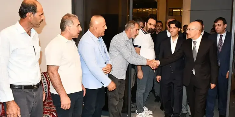 Bakan Şimşek, yangında hayatını kaybeden yeğeninin taziyesine katıldı