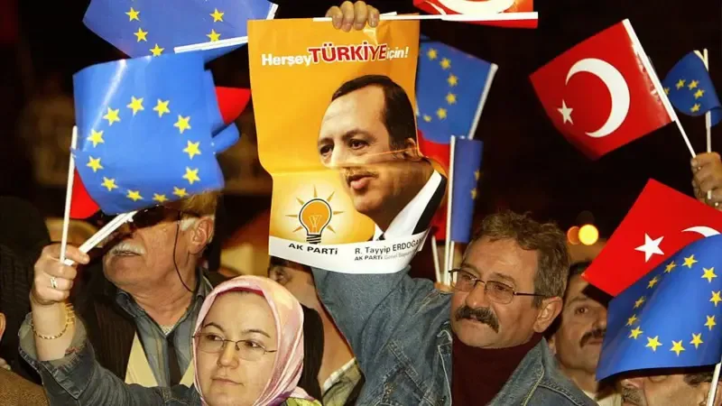 Bülent Arınç'ın gözünden AKP'nin 25 yılı: 'Sistemi düzeltin, ehliyete, liyakate, istişareye önem verin'