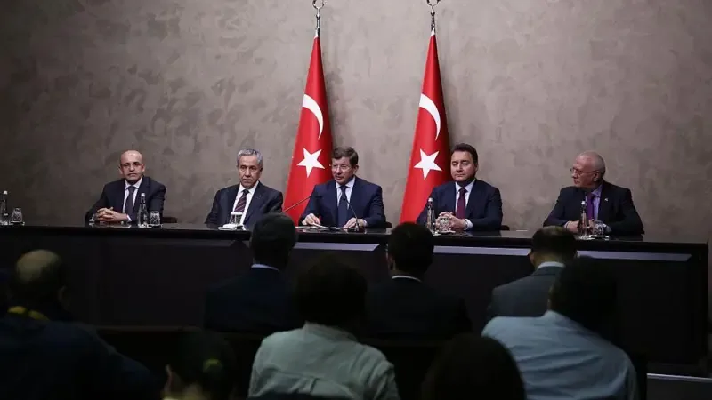 Bülent Arınç'ın gözünden AKP'nin 25 yılı: 'Sistemi düzeltin, ehliyete, liyakate, istişareye önem verin'