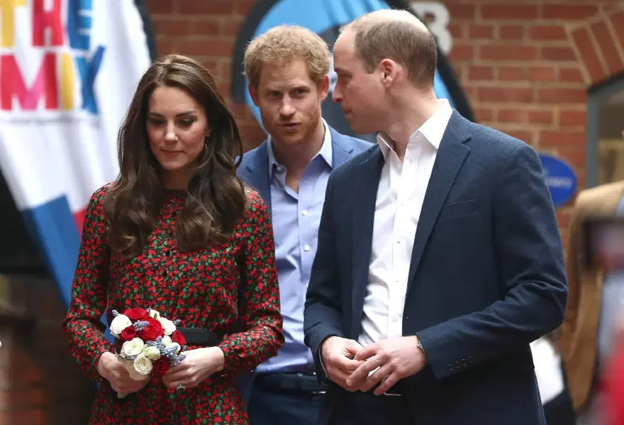 Yıllar sonra aynı ülkedeler. Prens William ve kardeşi Harry barışacak mı?