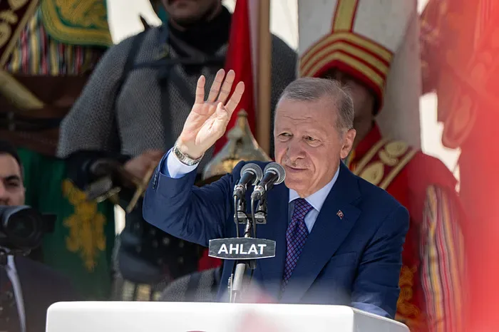 Son dakika | Başkan Erdoğan ve Devlet Bahçeli Ahlat Selçuklu Kabristanı'nı ziyaret etti: Tarihi kare!