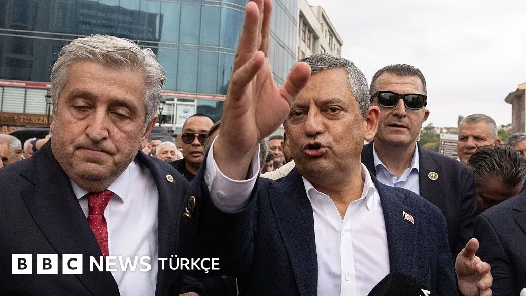 Özgür Özel: Mahalle meclislerinin esas olduğu yeni bir örgütlenme modeli kuruyoruz
